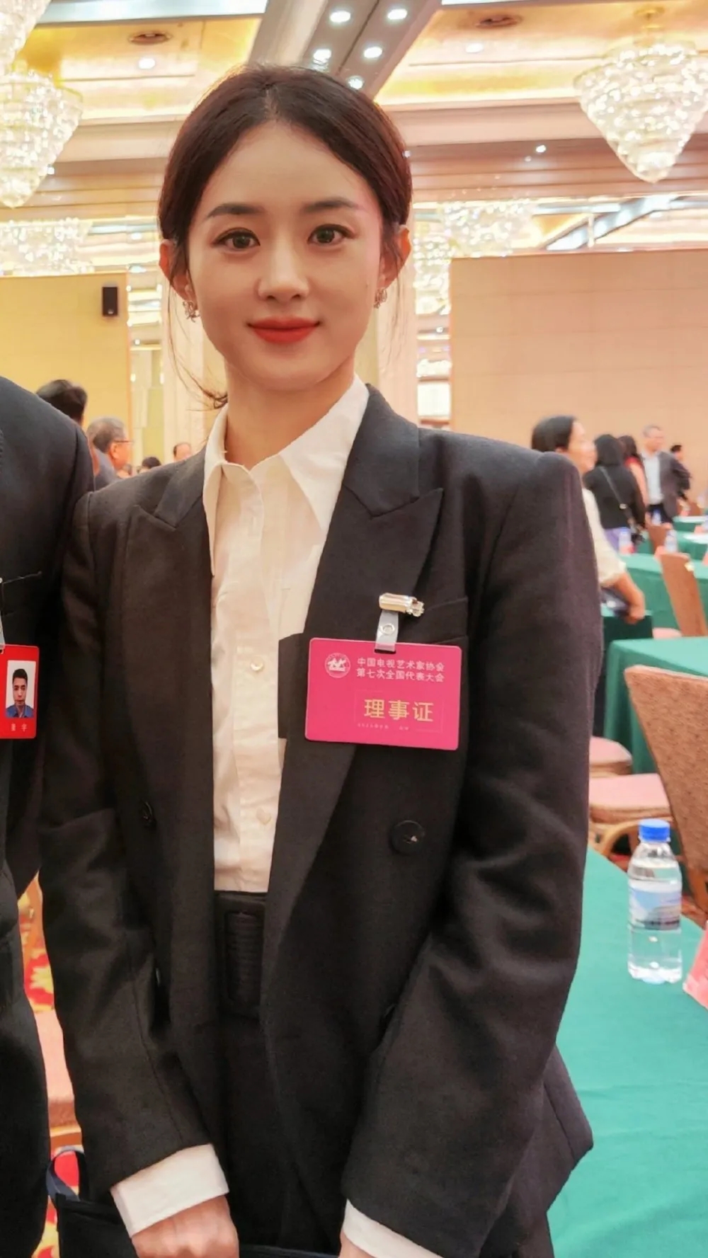 经过28个日夜的拷问,成龙在邓丽君私生子的真相浮出水面,成龙的浪漫史开始了“