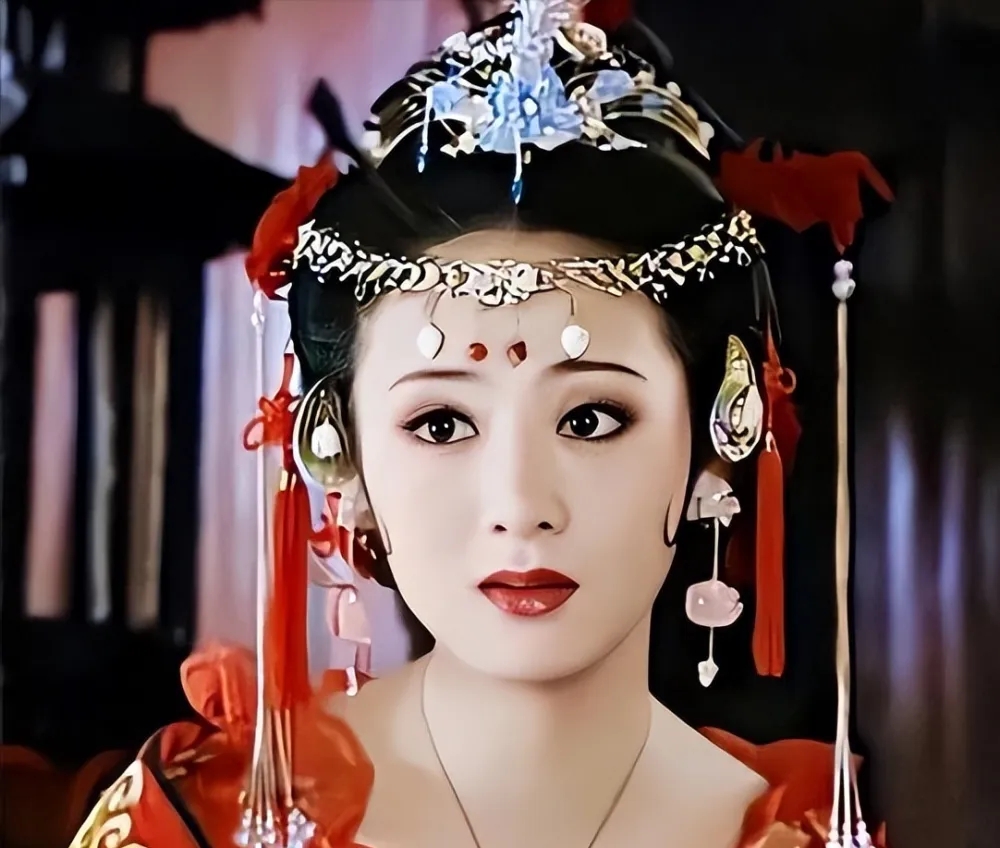 老婆夸老公是有钱人,给她2000万零花钱的时候,她不想玩几百亿