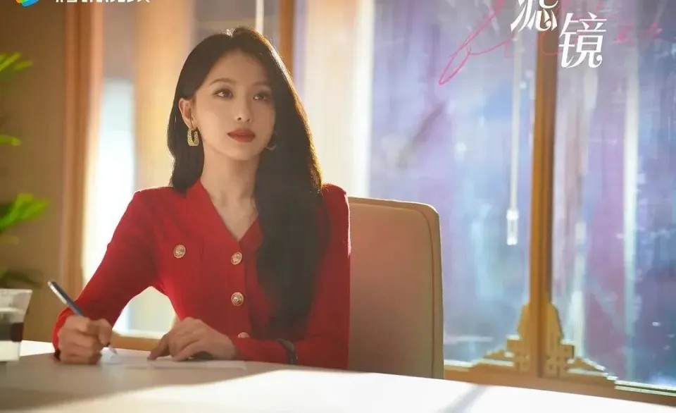 陈乔恩婚后风格大变，烫羊毛卷穿新中式美若换脸