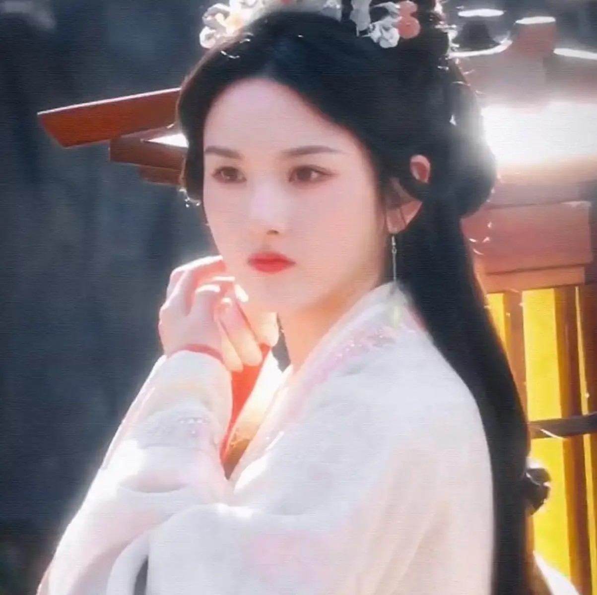 汪小菲带女儿奢华法餐,小玥儿与后妈关系融洽引关注