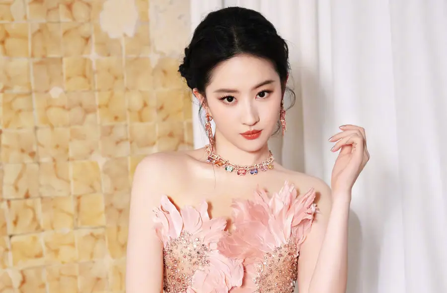陈亚男的悔悟:如果当初不“作”,或许如今抱孙笑的人就是她