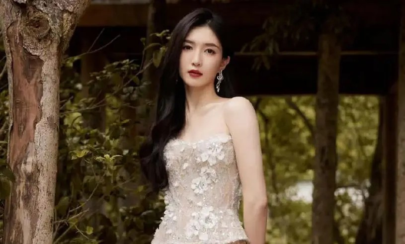 曾是影视圈的顶流,因酒后闹丑闻断送前程,如今再无当年风采