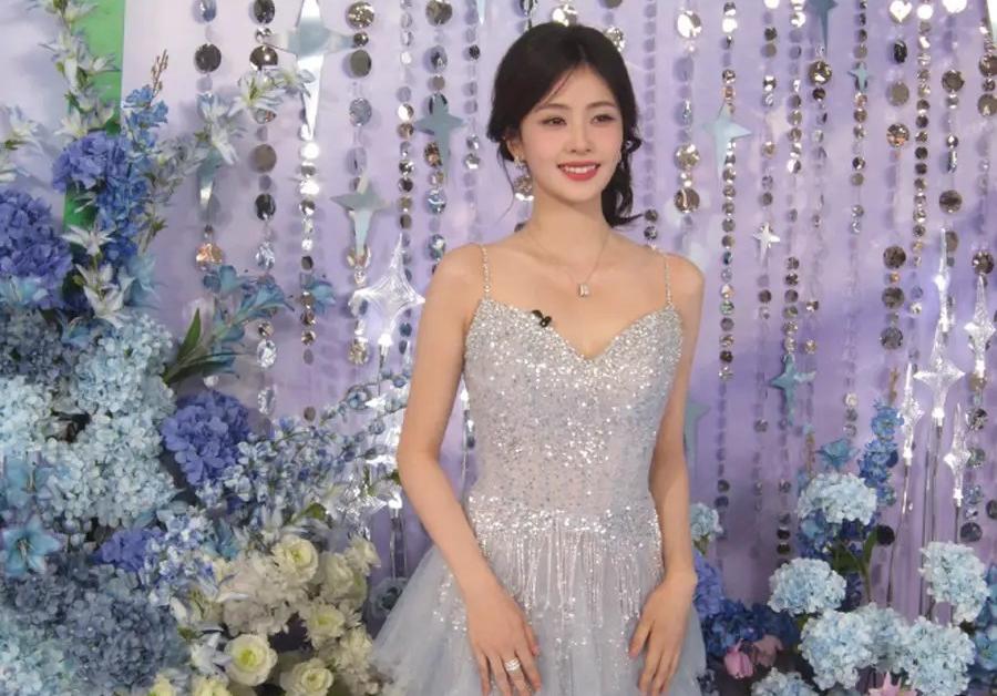 R.E.D女团闪耀汽水音乐迎新派对,热力表演嗨翻全场