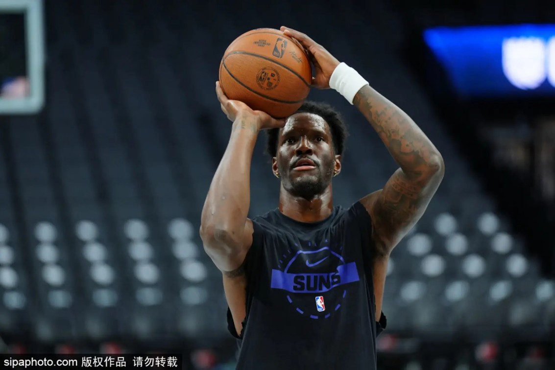 TVB知名主播火灾现场报道，专业折服网友，获封现实版新闻女王