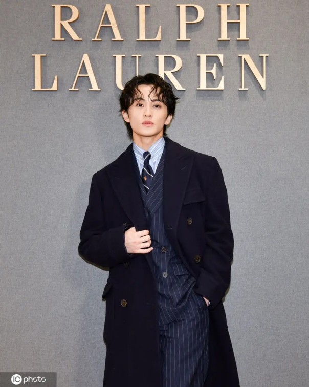 存储芯片“涨价风暴”来袭：DRAM现货溢价超170%，AI服务器需求引爆超级周期