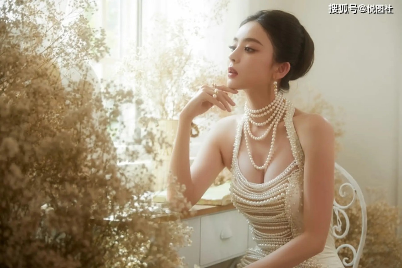 硬汉藏温柔！甄子丹两会现场送三八妇女节祝福，暖心刷屏