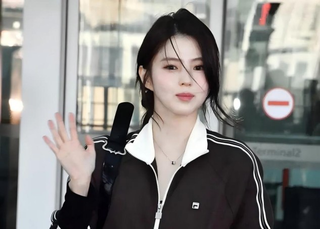 倪萍27岁儿子罕见现身，身材壮实憨厚，陪妈妈探望蔡磊被赞人特好