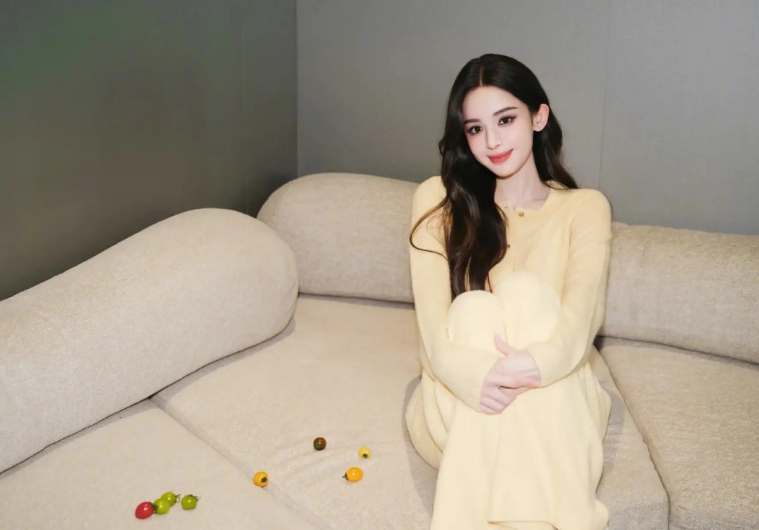 行业动态合集：2026北京车展SUV竞争、境外上市监管及奢侈品集团战略分化